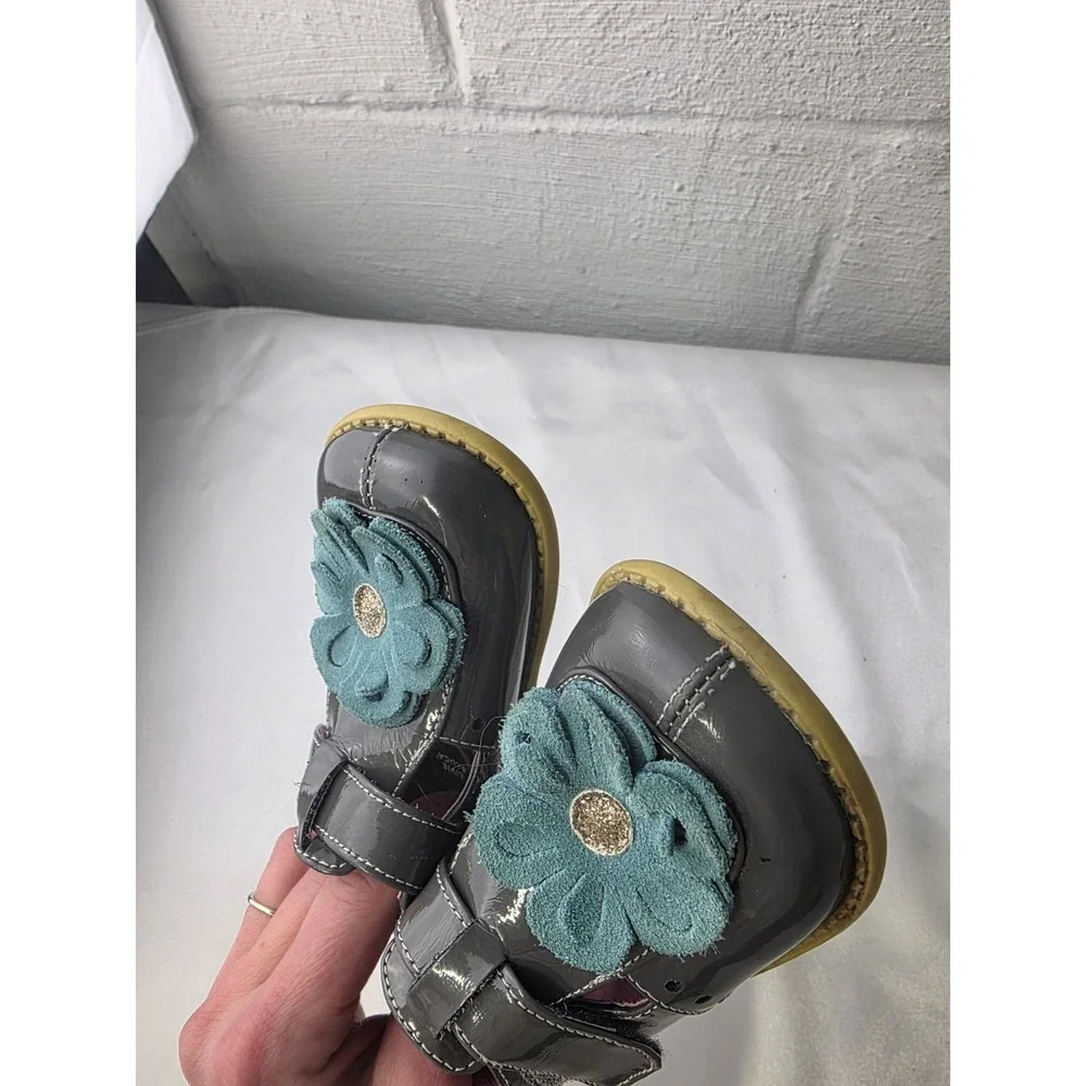 Livie & Luca Blossom T-Strap‎ Gray Patent Leather Toddler Girl Shoes Size 7